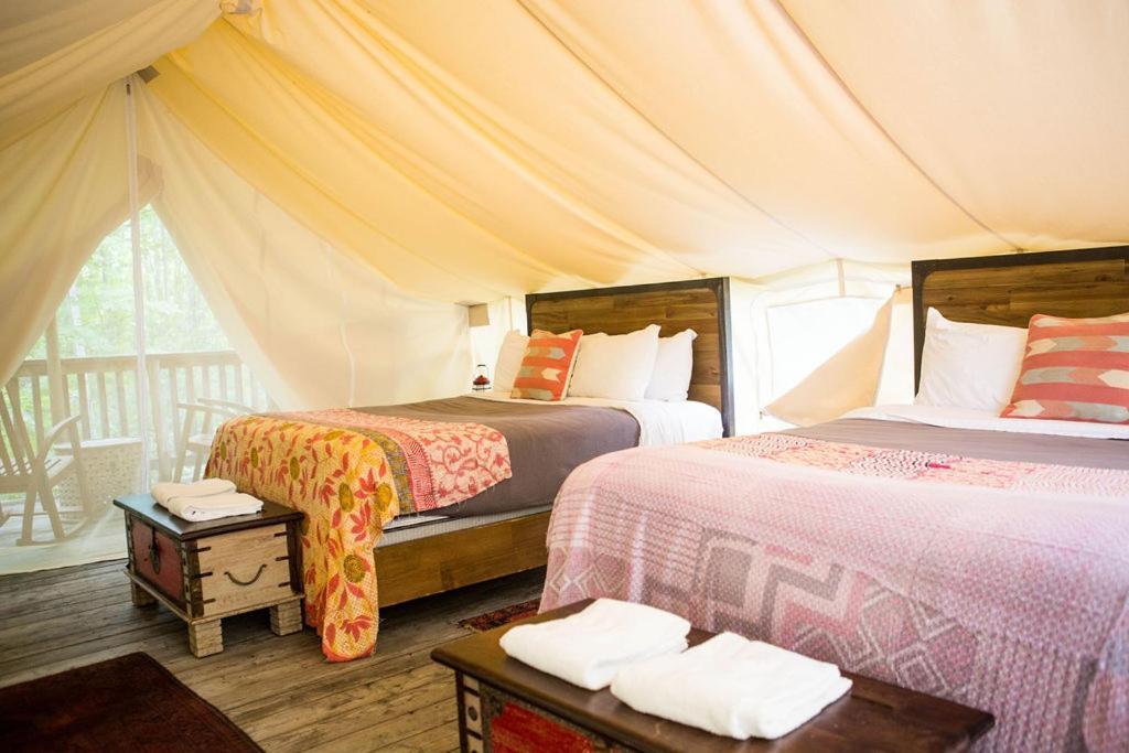 Отель Firelight Camps Итака Экстерьер фото