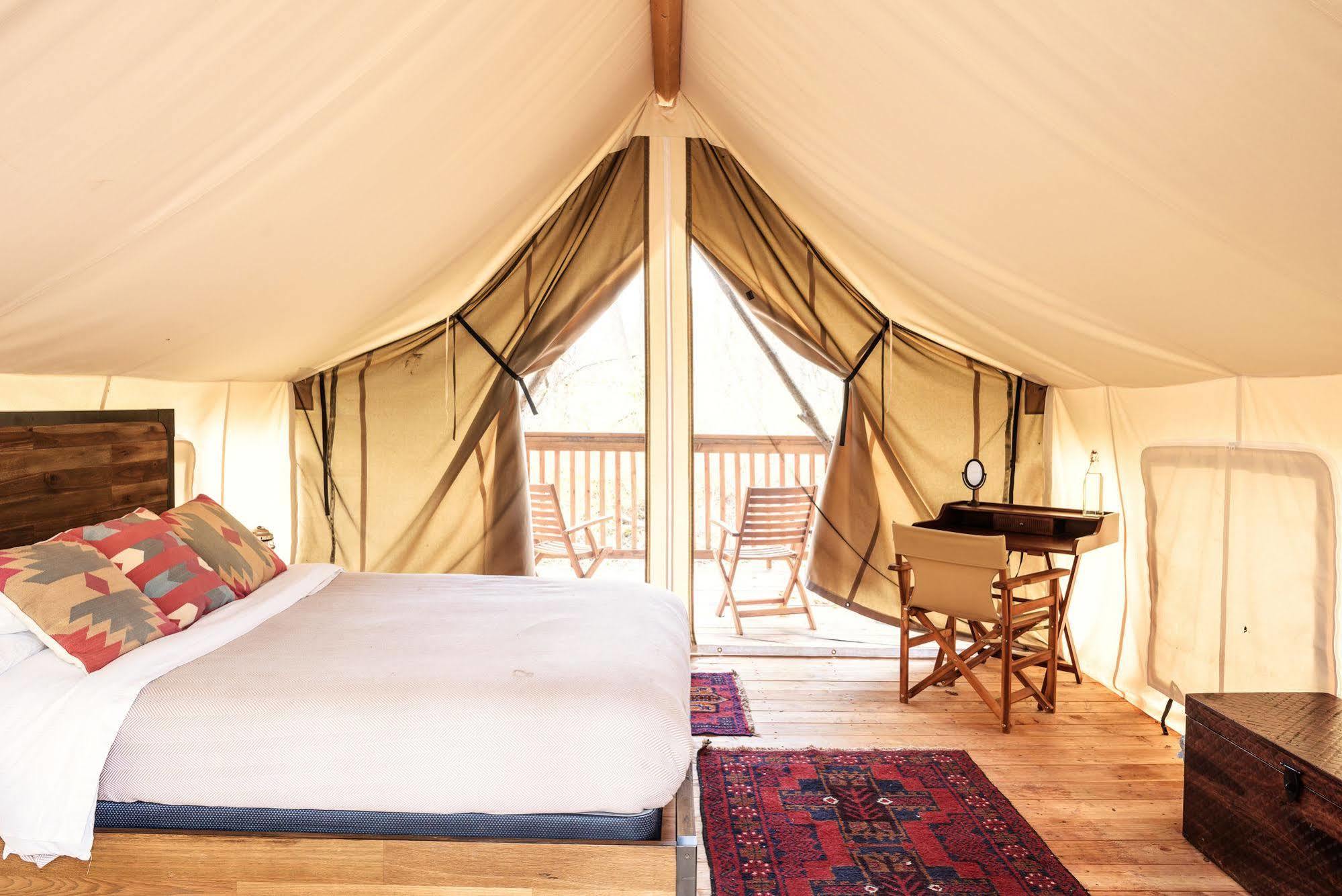 Отель Firelight Camps Итака Экстерьер фото