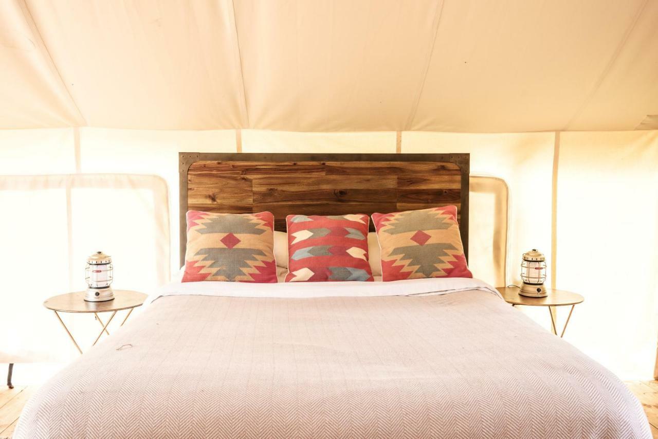 Отель Firelight Camps Итака Экстерьер фото